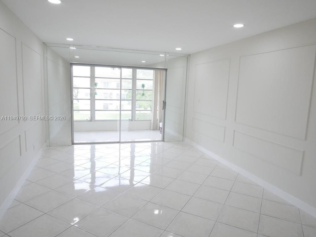 8891 Sunrise Lakes Blvd 308, Sunrise, FL 33322