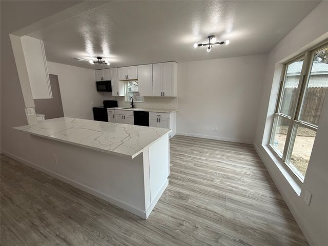 2913 White Oak Lane, Bedford, TX 76021