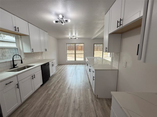 2913 White Oak Lane, Bedford, TX 76021