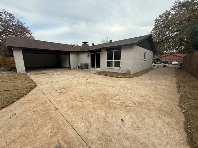 2913 White Oak Lane, Bedford, TX 76021