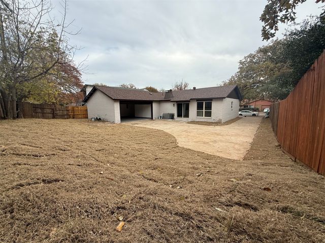 2913 White Oak Lane, Bedford, TX 76021