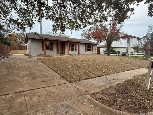 2913 White Oak Lane, Bedford, TX 76021