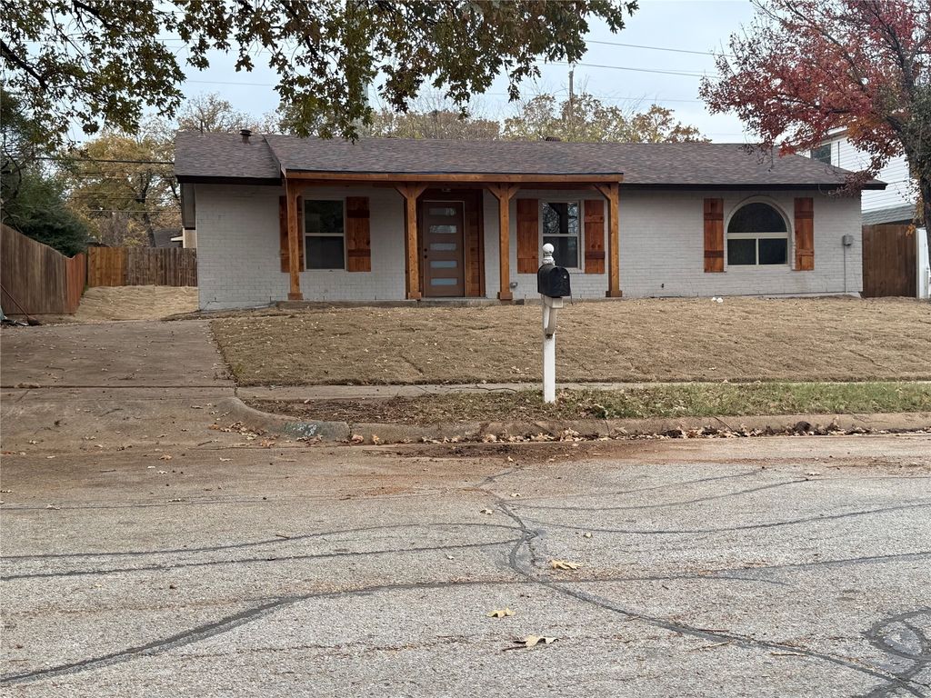 2913 White Oak Lane, Bedford, TX 76021