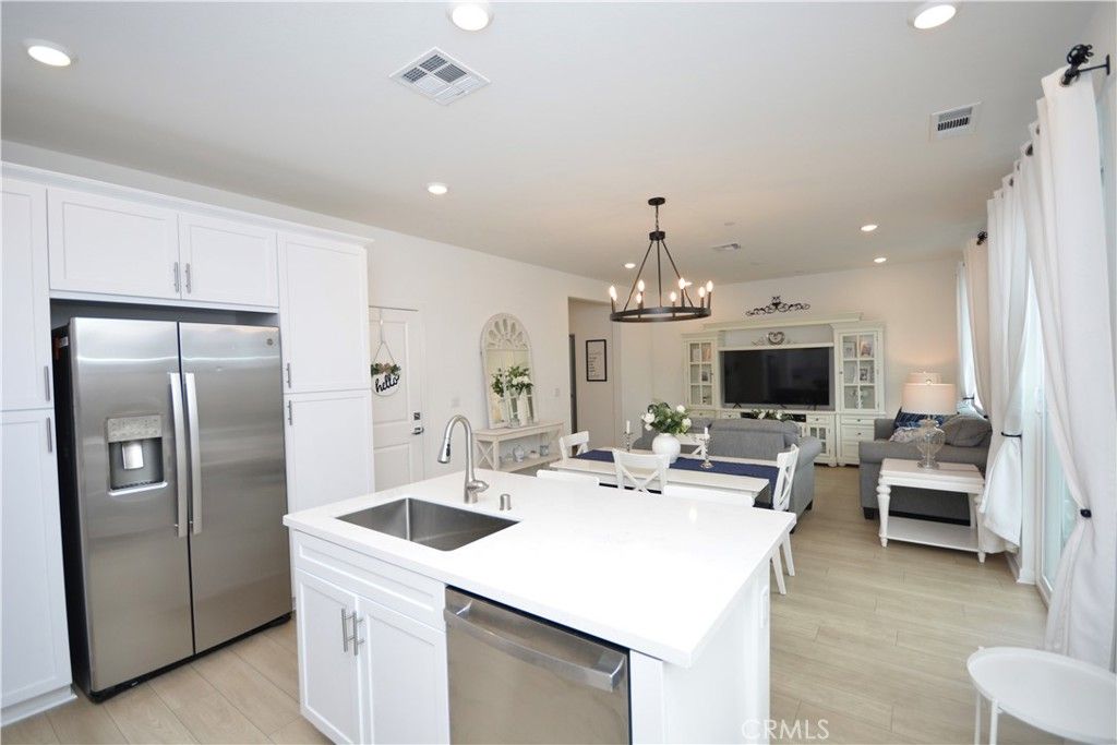 Image 9 of property listing at 31385 lolite Drive, Winchester, CA 92596