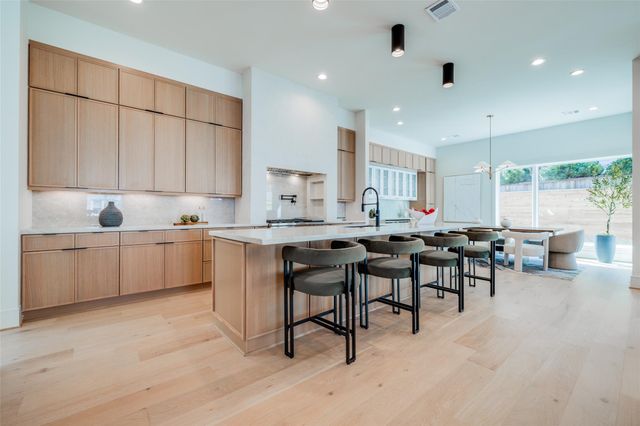 1701 Banks Street, Houston, TX 77098