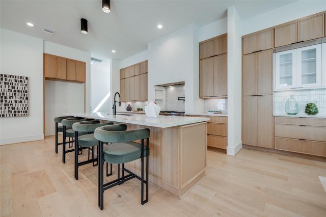 1701 Banks Street, Houston, TX 77098