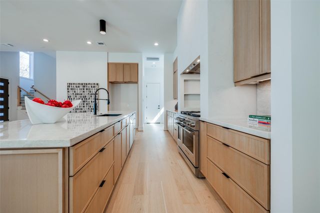 1701 Banks Street, Houston, TX 77098