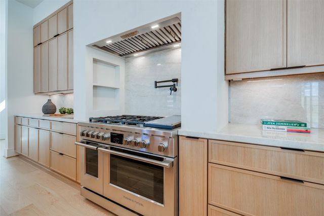 1701 Banks Street, Houston, TX 77098