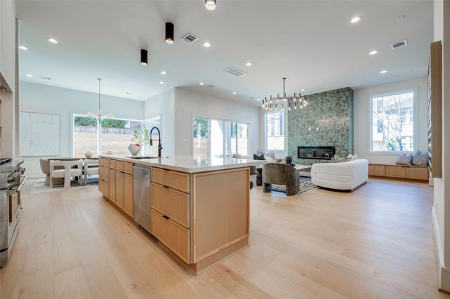 1701 Banks Street, Houston, TX 77098