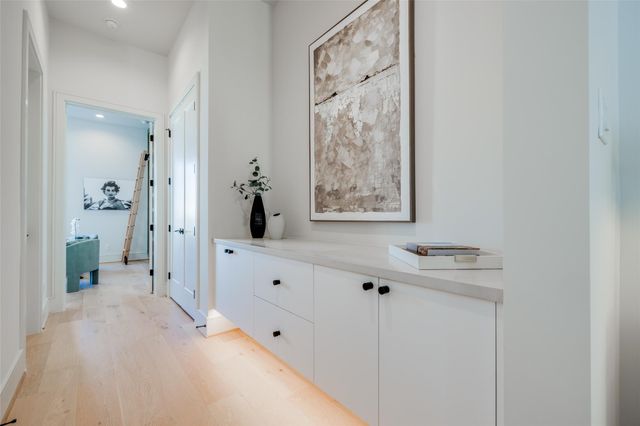 1701 Banks Street, Houston, TX 77098