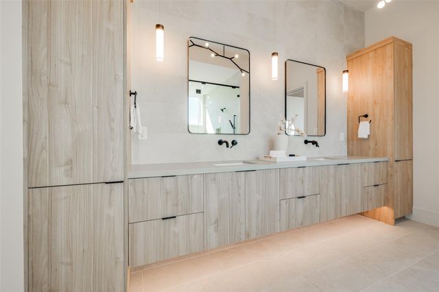 1701 Banks Street, Houston, TX 77098