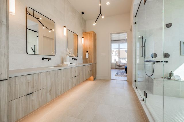 1701 Banks Street, Houston, TX 77098