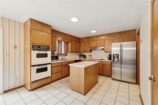 3655 WINTERS HILL Drive, Atlanta, GA 30360