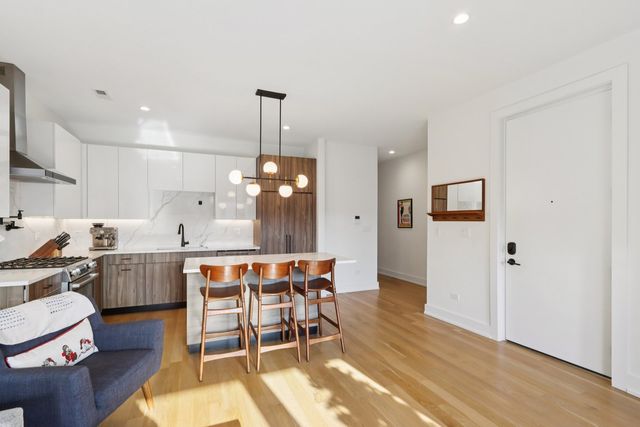 3616 W DIVERSEY Avenue 2W, Chicago, IL 60647