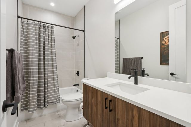 3616 W DIVERSEY Avenue 2W, Chicago, IL 60647