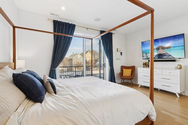 3616 W DIVERSEY Avenue 2W, Chicago, IL 60647