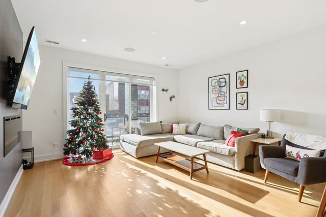 3616 W DIVERSEY Avenue 2W, Chicago, IL 60647