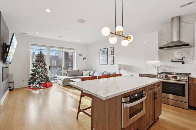 3616 W DIVERSEY Avenue 2W, Chicago, IL 60647