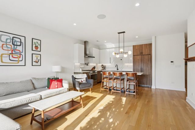 3616 W DIVERSEY Avenue 2W, Chicago, IL 60647