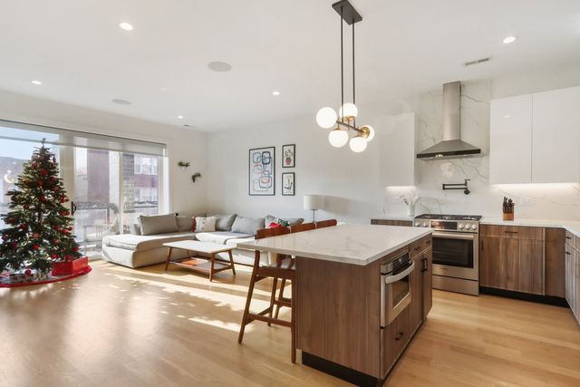 3616 W DIVERSEY Avenue 2W, Chicago, IL 60647