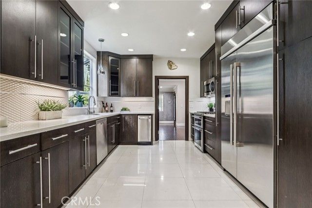 4520 Kingswell Avenue, Los Angeles, CA 90027