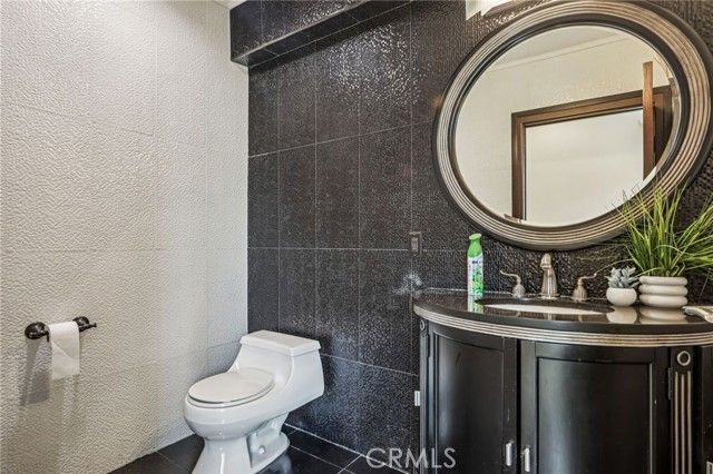 4520 Kingswell Avenue, Los Angeles, CA 90027