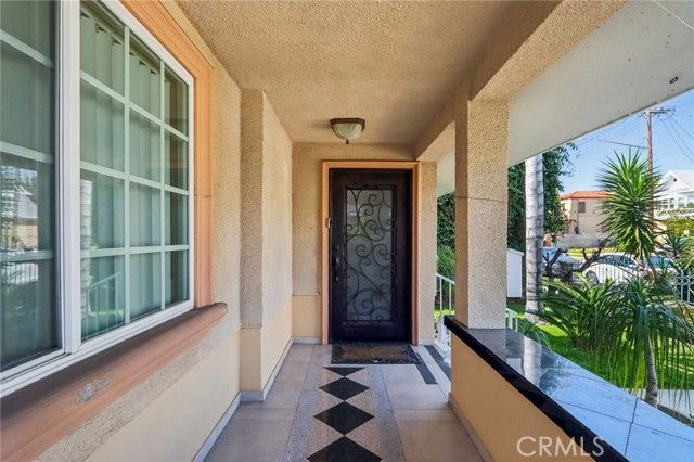4520 Kingswell Avenue, Los Angeles, CA 90027