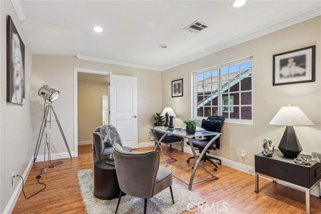 4520 Kingswell Avenue, Los Angeles, CA 90027