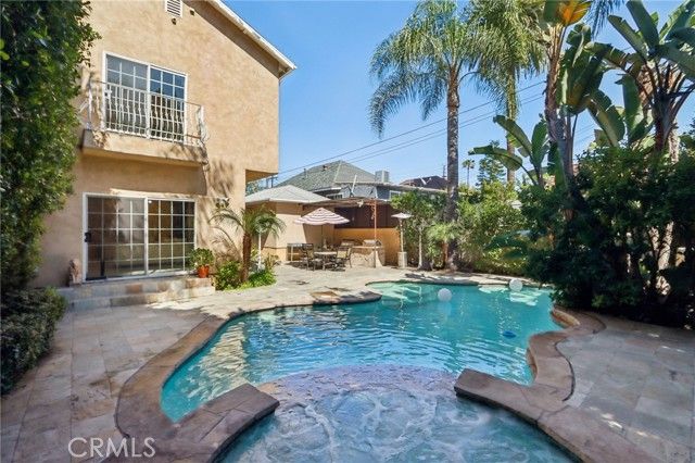 4520 Kingswell Avenue, Los Angeles, CA 90027