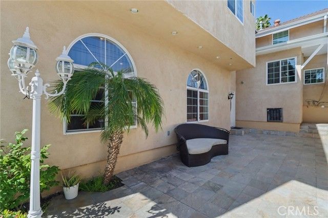 4520 Kingswell Avenue, Los Angeles, CA 90027