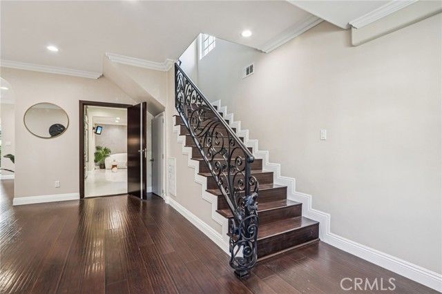 4520 Kingswell Avenue, Los Angeles, CA 90027