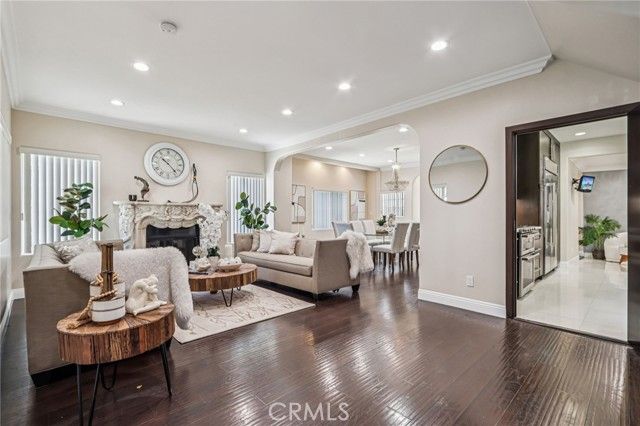 4520 Kingswell Avenue, Los Angeles, CA 90027