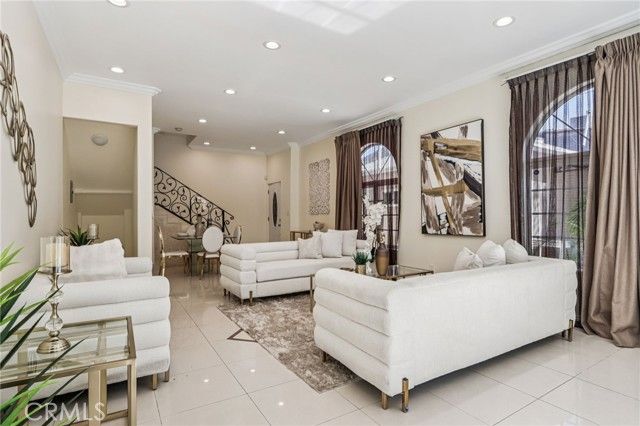 4520 Kingswell Avenue, Los Angeles, CA 90027