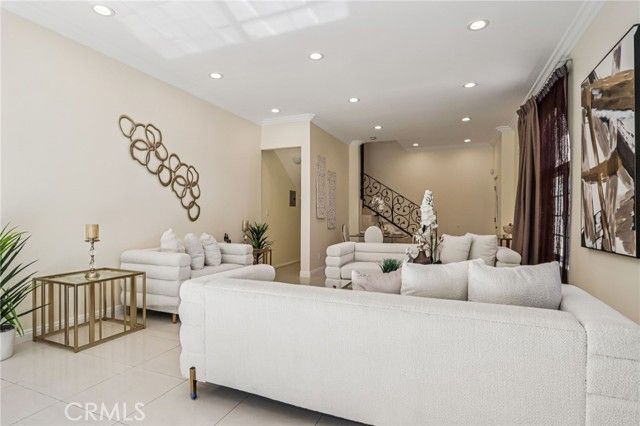 4520 Kingswell Avenue, Los Angeles, CA 90027