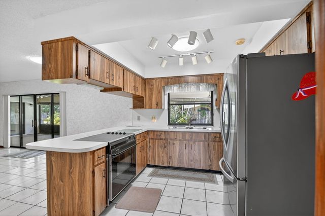 68 W Arch Drive, Lake Worth, FL 33467