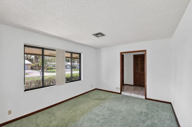 68 W Arch Drive, Lake Worth, FL 33467