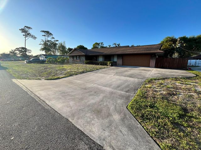 68 W Arch Drive, Greenacres, FL 33467