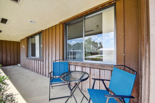 68 W Arch Drive, Lake Worth, FL 33467