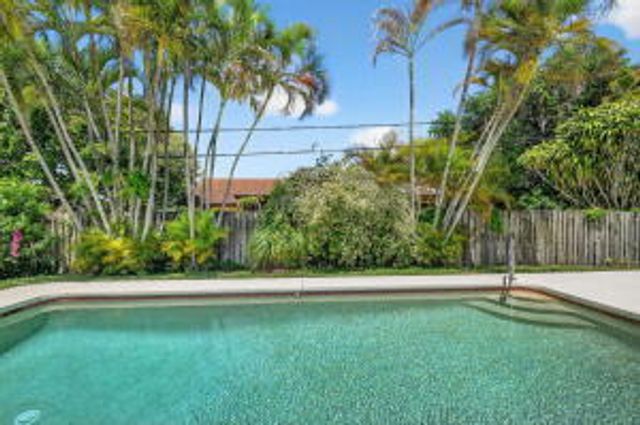 68 W Arch Drive, Lake Worth, FL 33467