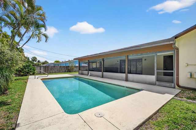 68 W Arch Drive, Lake Worth, FL 33467