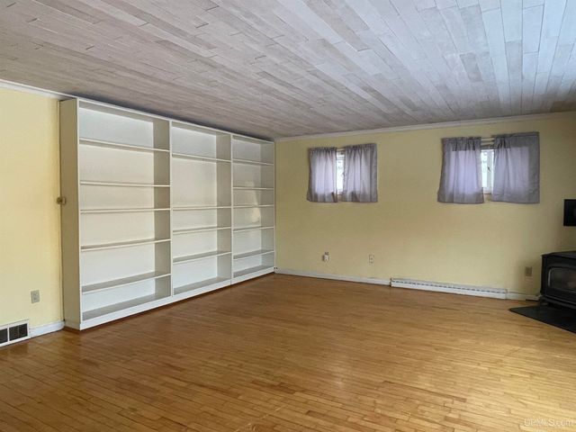 231 Ogden Avenue, Escanaba, MI 49829