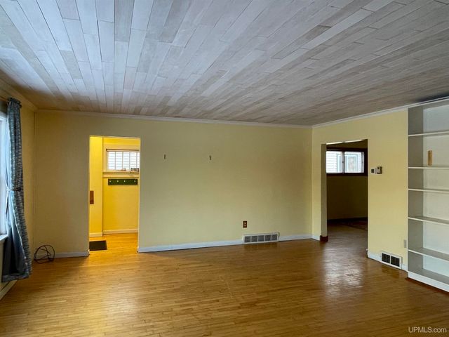 231 Ogden Avenue, Escanaba, MI 49829