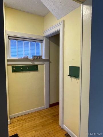 231 Ogden Avenue, Escanaba, MI 49829