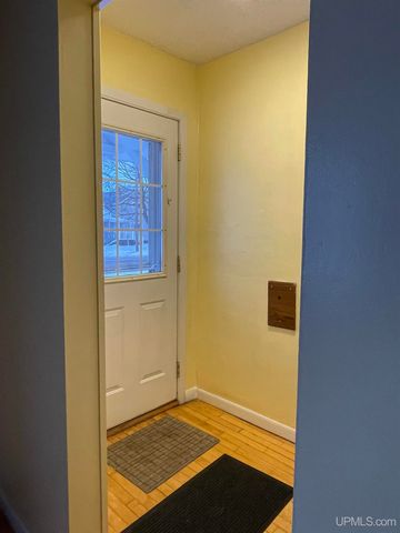 231 Ogden Avenue, Escanaba, MI 49829