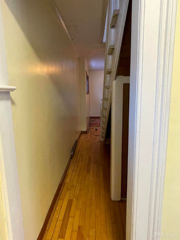 231 Ogden Avenue, Escanaba, MI 49829