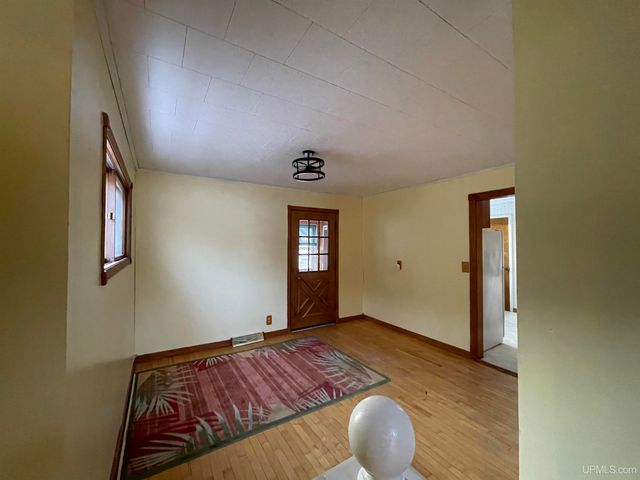 231 Ogden Avenue, Escanaba, MI 49829