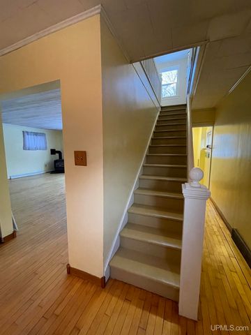 231 Ogden Avenue, Escanaba, MI 49829