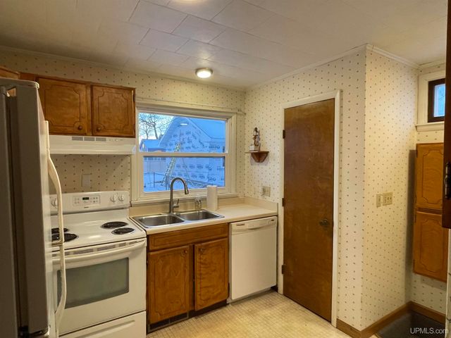 231 Ogden Avenue, Escanaba, MI 49829