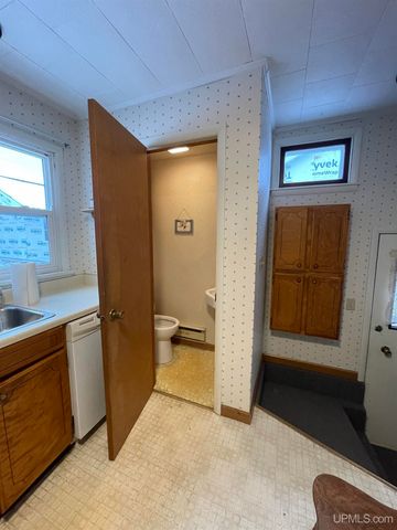 231 Ogden Avenue, Escanaba, MI 49829