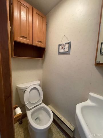 231 Ogden Avenue, Escanaba, MI 49829